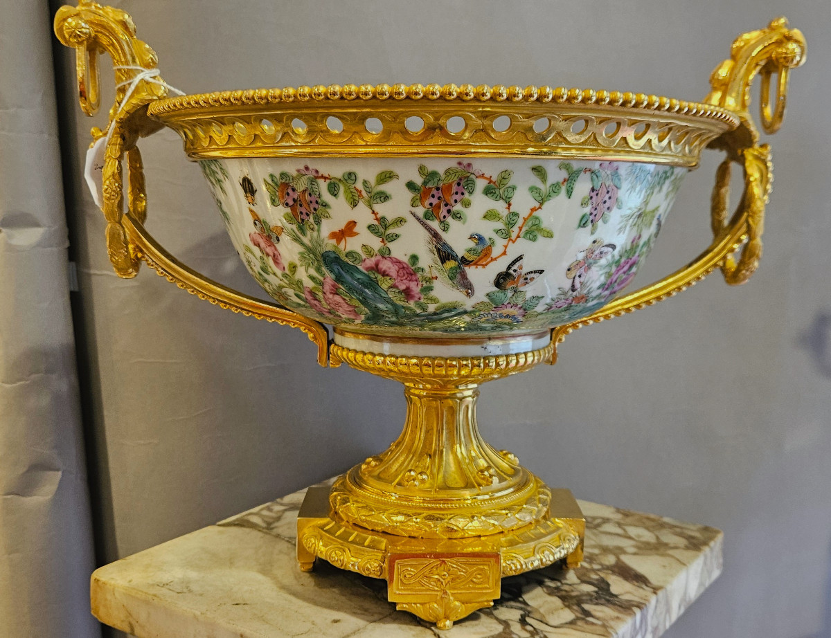 Mounted Cup In Famille Rose Porcelain With Gilt Bronze Decoration