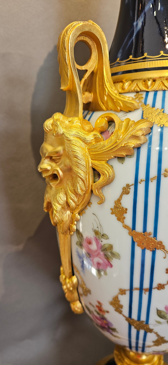 Importante paire de vases en porcelaine et bronze doré ormolu Napoléon III-photo-2