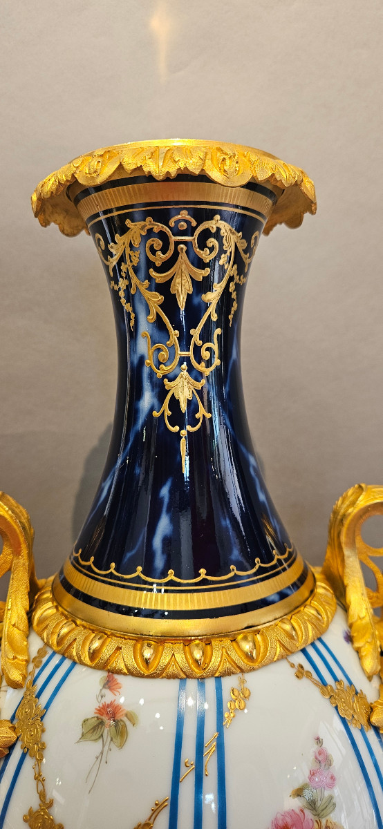 Importante paire de vases en porcelaine et bronze doré ormolu Napoléon III-photo-3