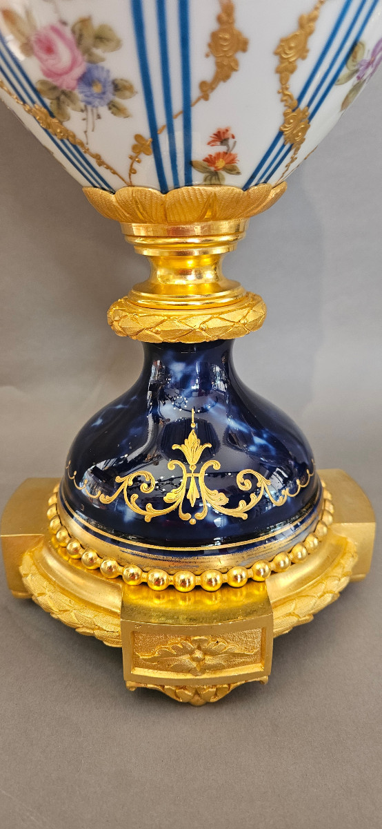 Importante paire de vases en porcelaine et bronze doré ormolu Napoléon III-photo-4