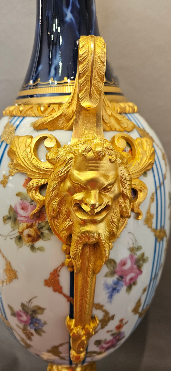 Importante paire de vases en porcelaine et bronze doré ormolu Napoléon III-photo-3