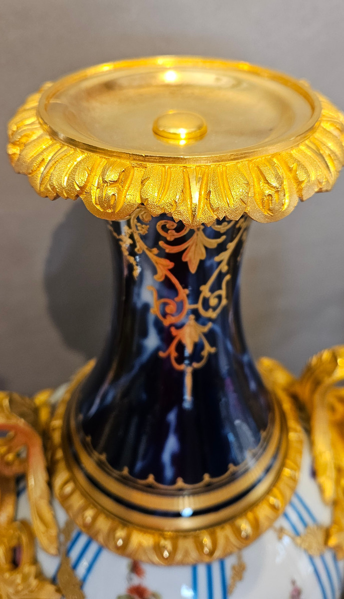 Importante paire de vases en porcelaine et bronze doré ormolu Napoléon III-photo-4