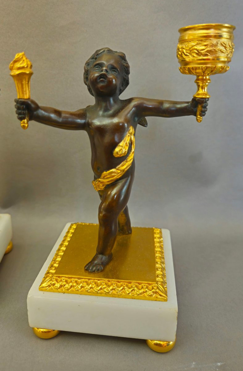 Paire de bougeoirs aux amours en bronze patiné et doré, marbre de Carrare, 19ème S.-photo-2