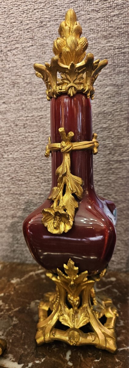 Paire de flacons en porcelaine "sang de boeuf", monture en bronze doré, Napoléon III-photo-2