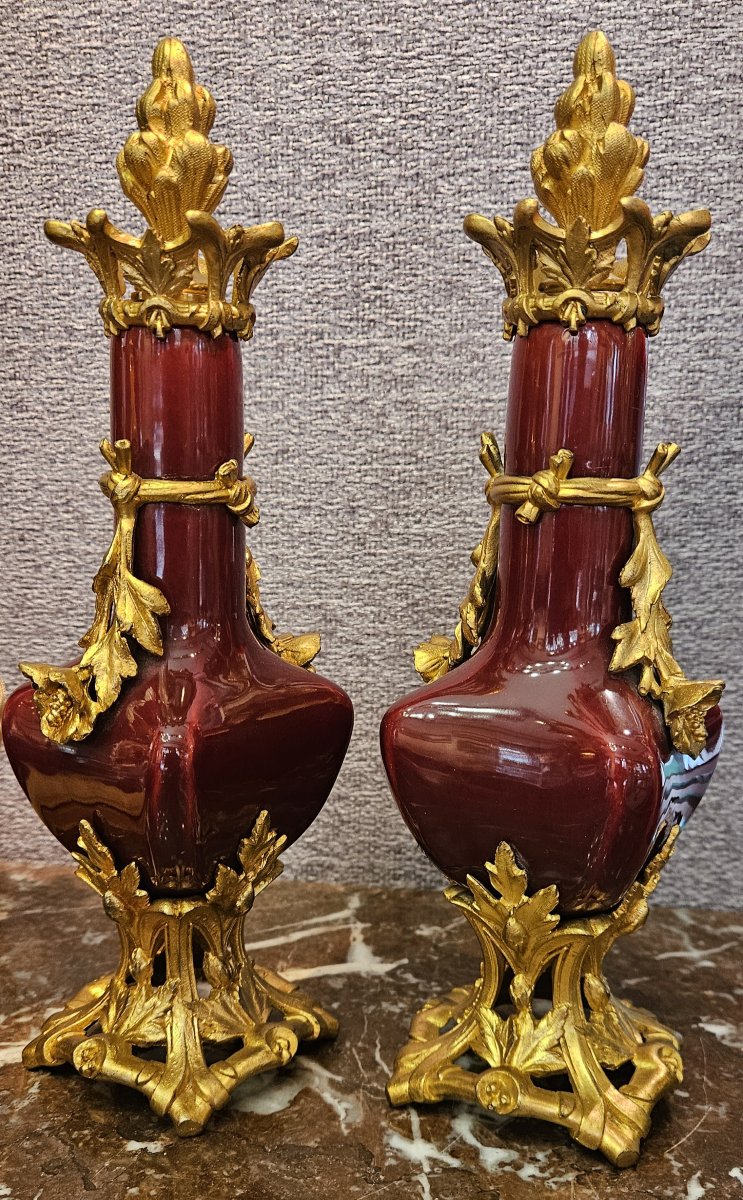 Paire de flacons en porcelaine "sang de boeuf", monture en bronze doré, Napoléon III-photo-1