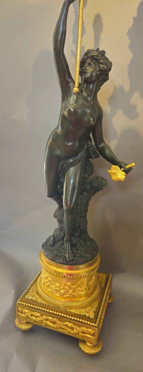 Paire de grands candélabres aux bacchantes, bronze doré au mercure et bronze patiné-photo-2