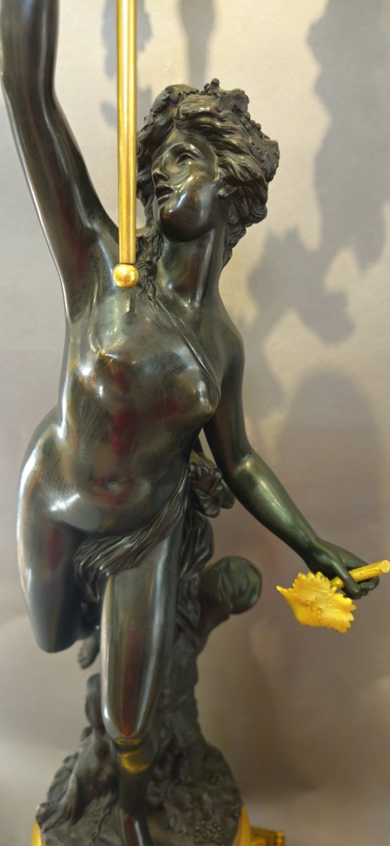Paire de grands candélabres aux bacchantes, bronze doré au mercure et bronze patiné-photo-3