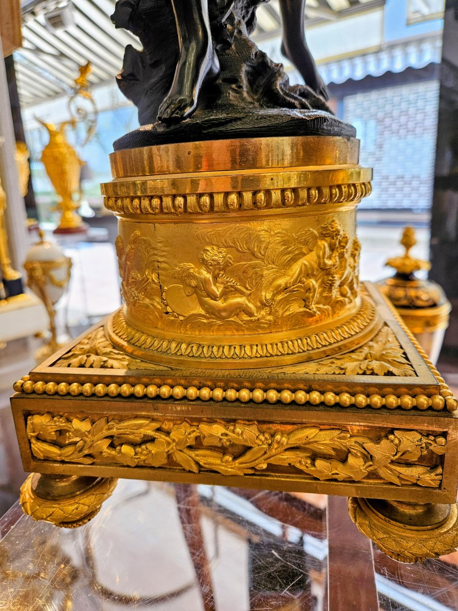Paire de grands candélabres aux bacchantes, bronze doré au mercure et bronze patiné-photo-3