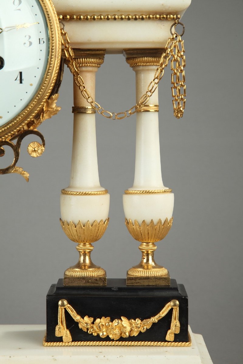 Une Importante Pendule Portique  Louis XVI -photo-3