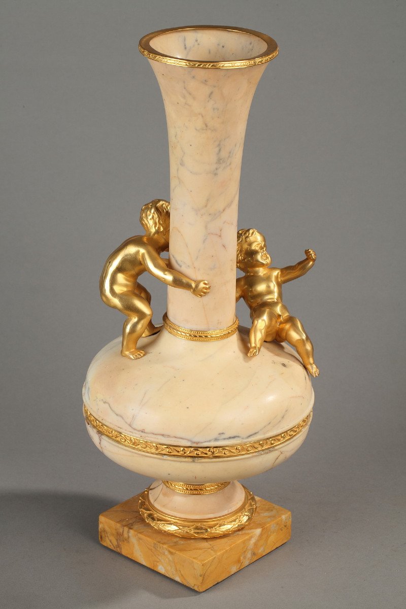 Vase En Marbre Et Bronze Doré Aux Putti-photo-4