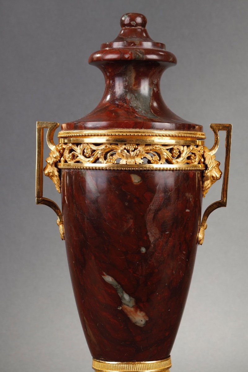 Neo-classical Incense Burner In Morello Cherry Marble And Gilded Bronze-photo-2
