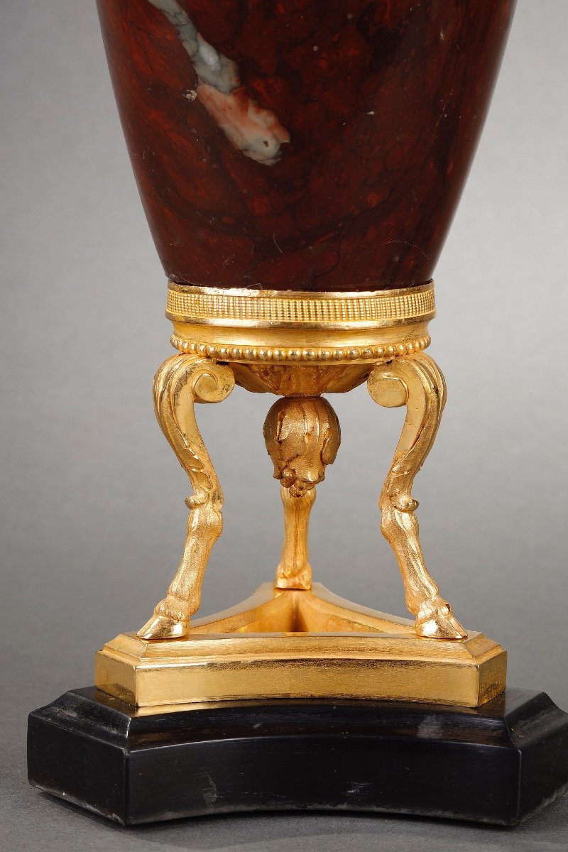 Neo-classical Incense Burner In Morello Cherry Marble And Gilded Bronze-photo-2