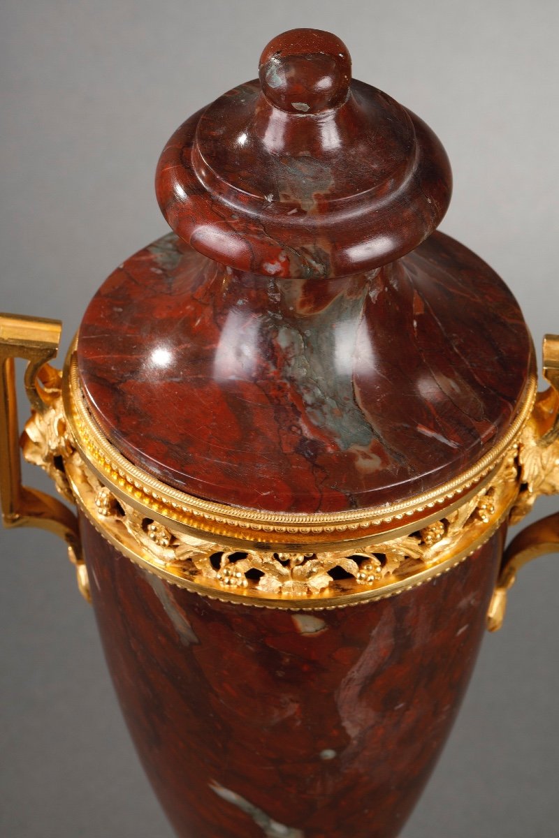 Neo-classical Incense Burner In Morello Cherry Marble And Gilded Bronze-photo-8