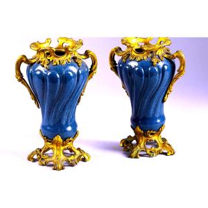 Paire de vases en émail bleu et bronze doré Louis XV  dans le goût de Caffieri
