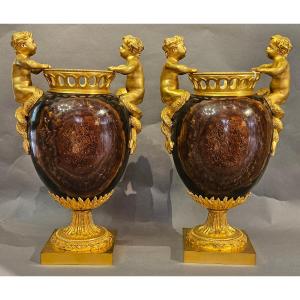 Paire de vases en jaspe Mokaïte et bronze ormolu, Empire, Att. THOMIRE