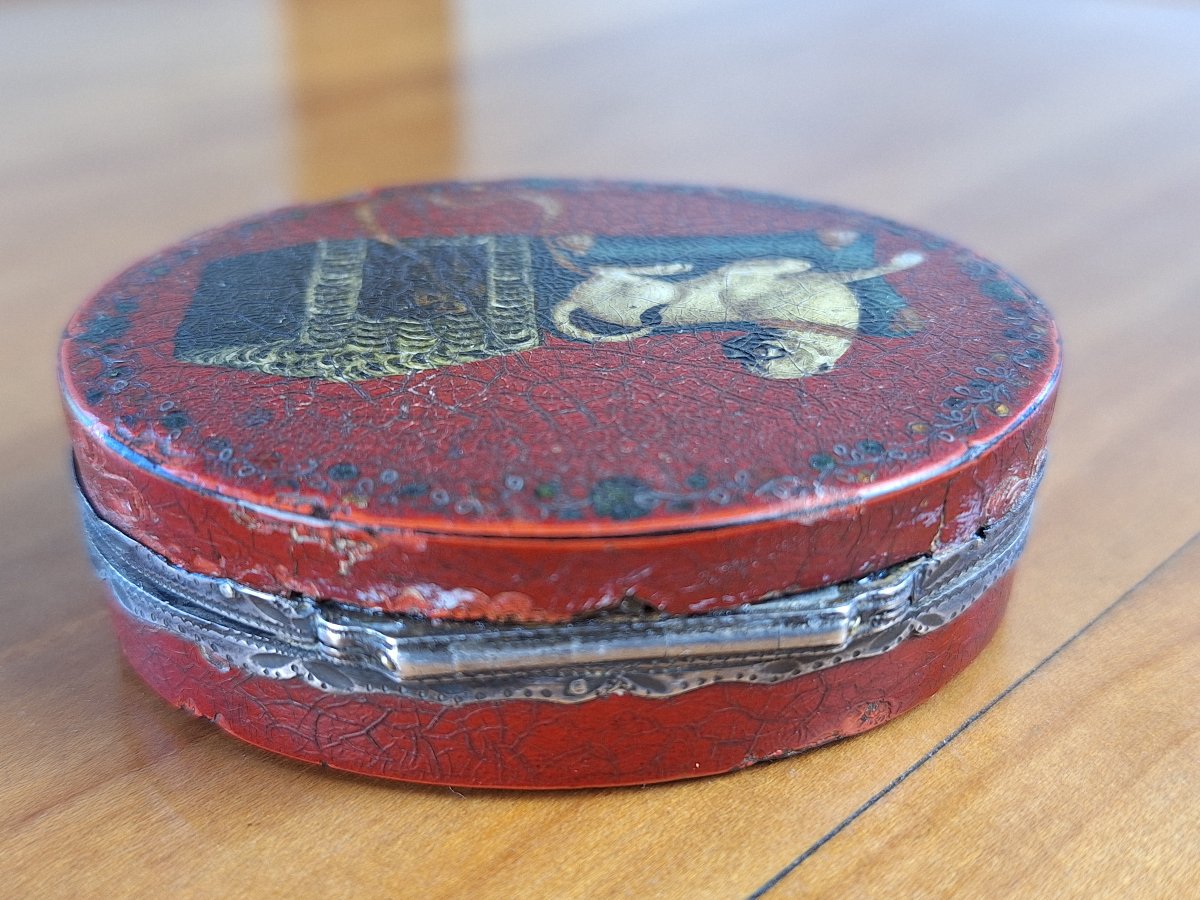 Oval Lacquer Box By Martin, Decorated With A Dog On A Red Background – 18th Century-photo-2