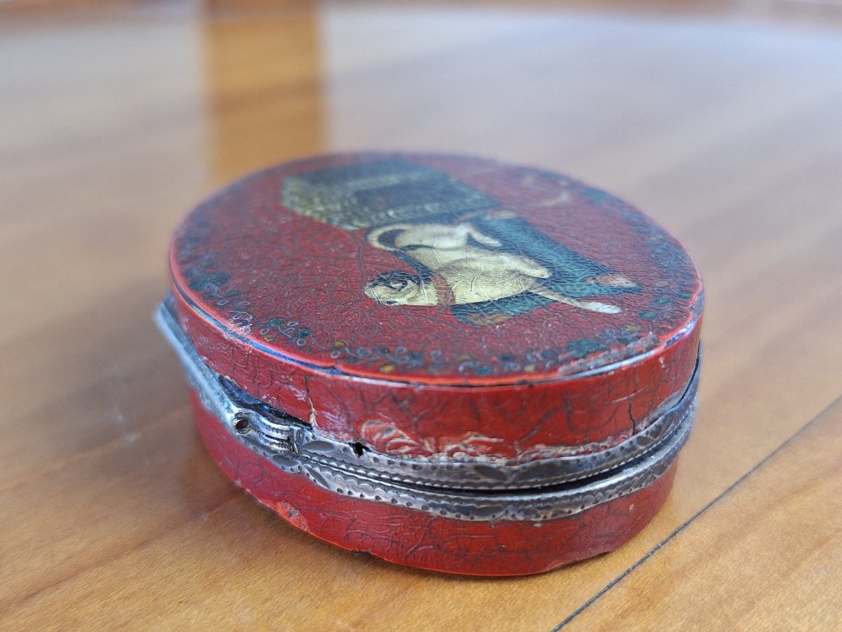 Oval Lacquer Box By Martin, Decorated With A Dog On A Red Background – 18th Century-photo-3