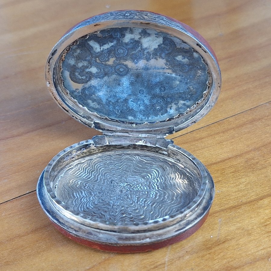 Oval Lacquer Box By Martin, Decorated With A Dog On A Red Background – 18th Century-photo-4