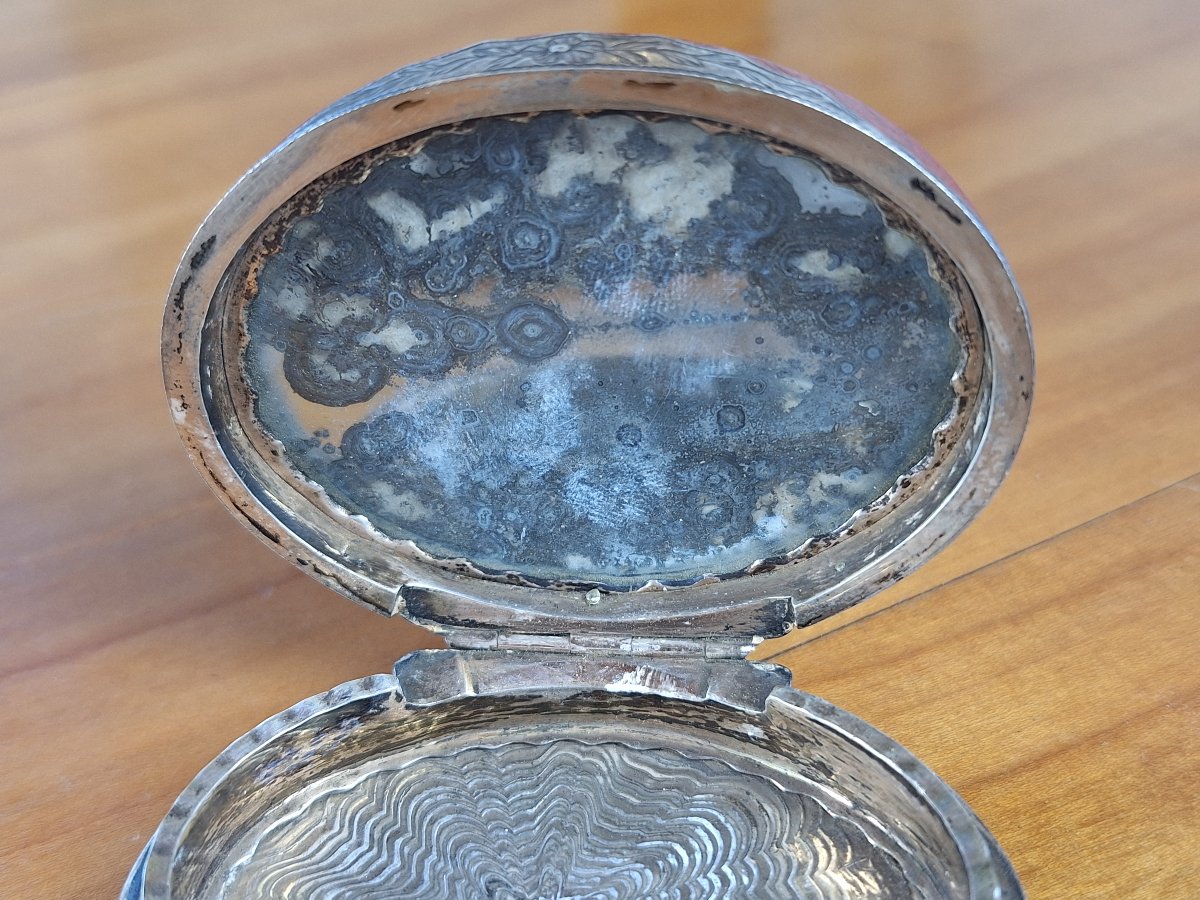 Oval Lacquer Box By Martin, Decorated With A Dog On A Red Background – 18th Century-photo-6