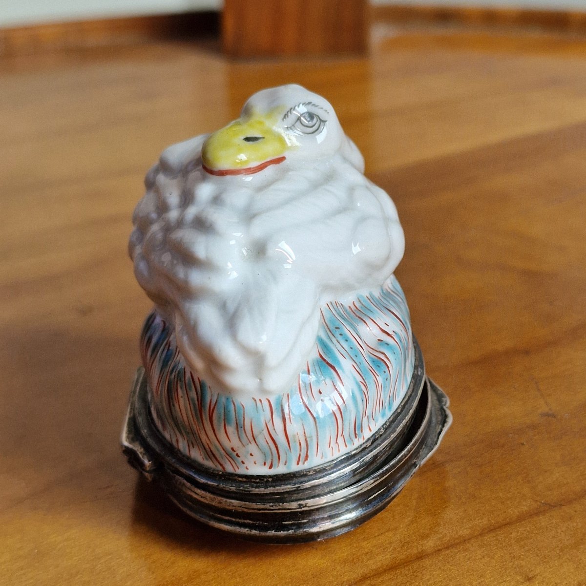 Boîte à tabac en porcelaine polychrome au cygne - Dans le goût de Samson – XIXe siècle-photo-4