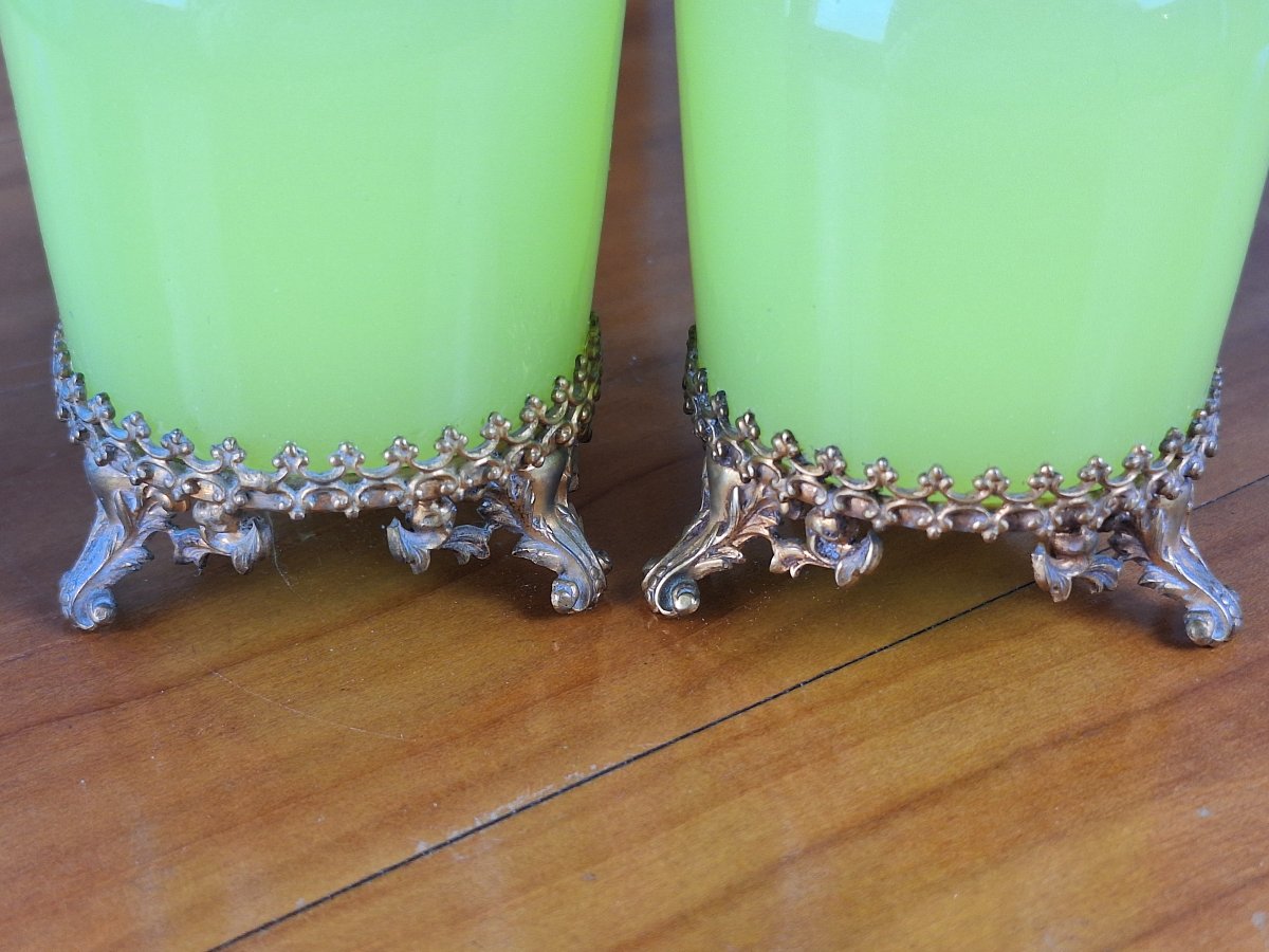 Paire de flacons en opaline vert tendre et montures dorées – Vers 1830-photo-4