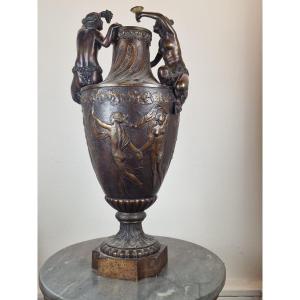 Grand vase en bronze à décor de faunes et scènes à l'antique – XIXe siècle