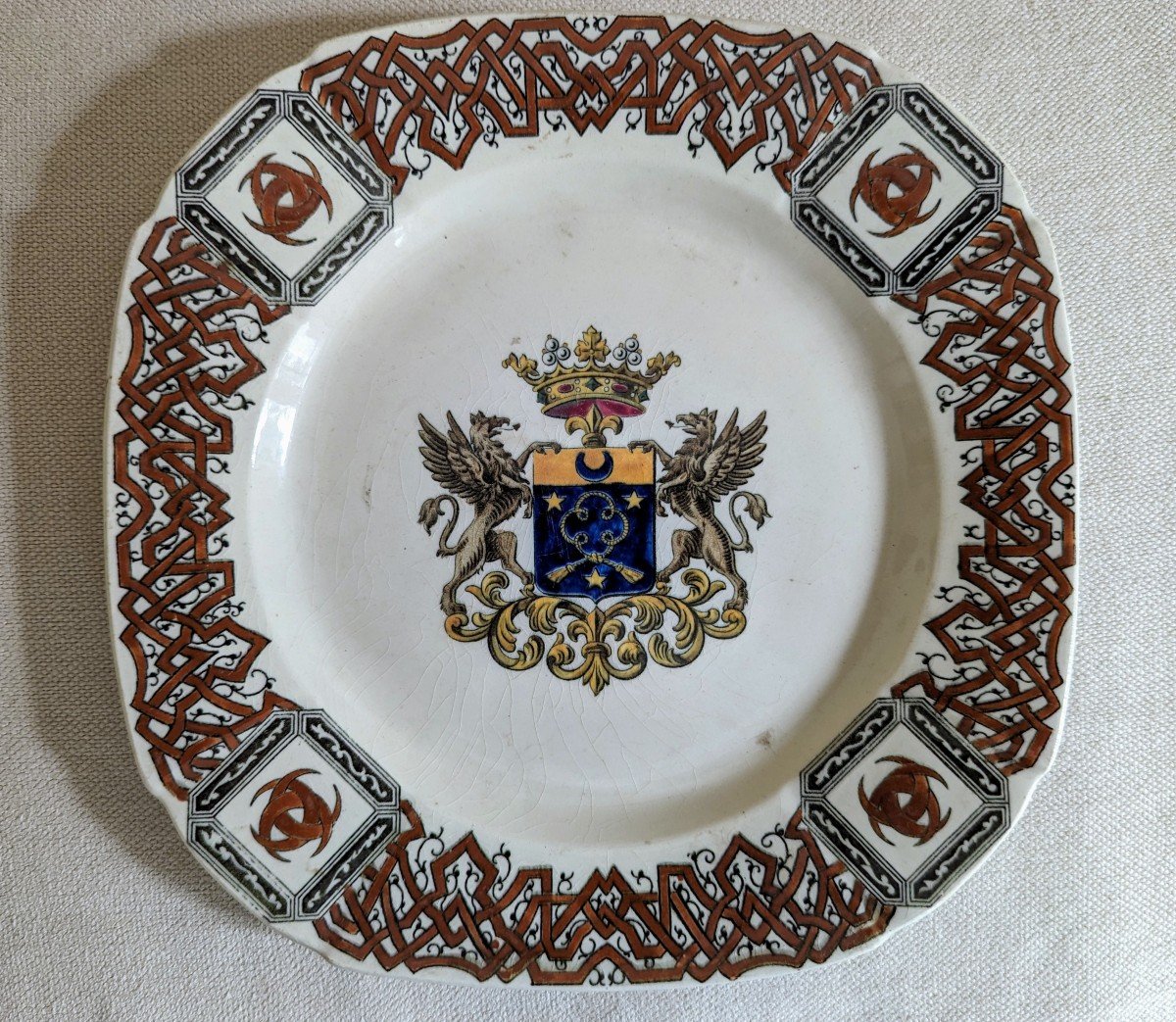 Assiette armoriée. Couronne de Marquis. Clain & Perrier-photo-3