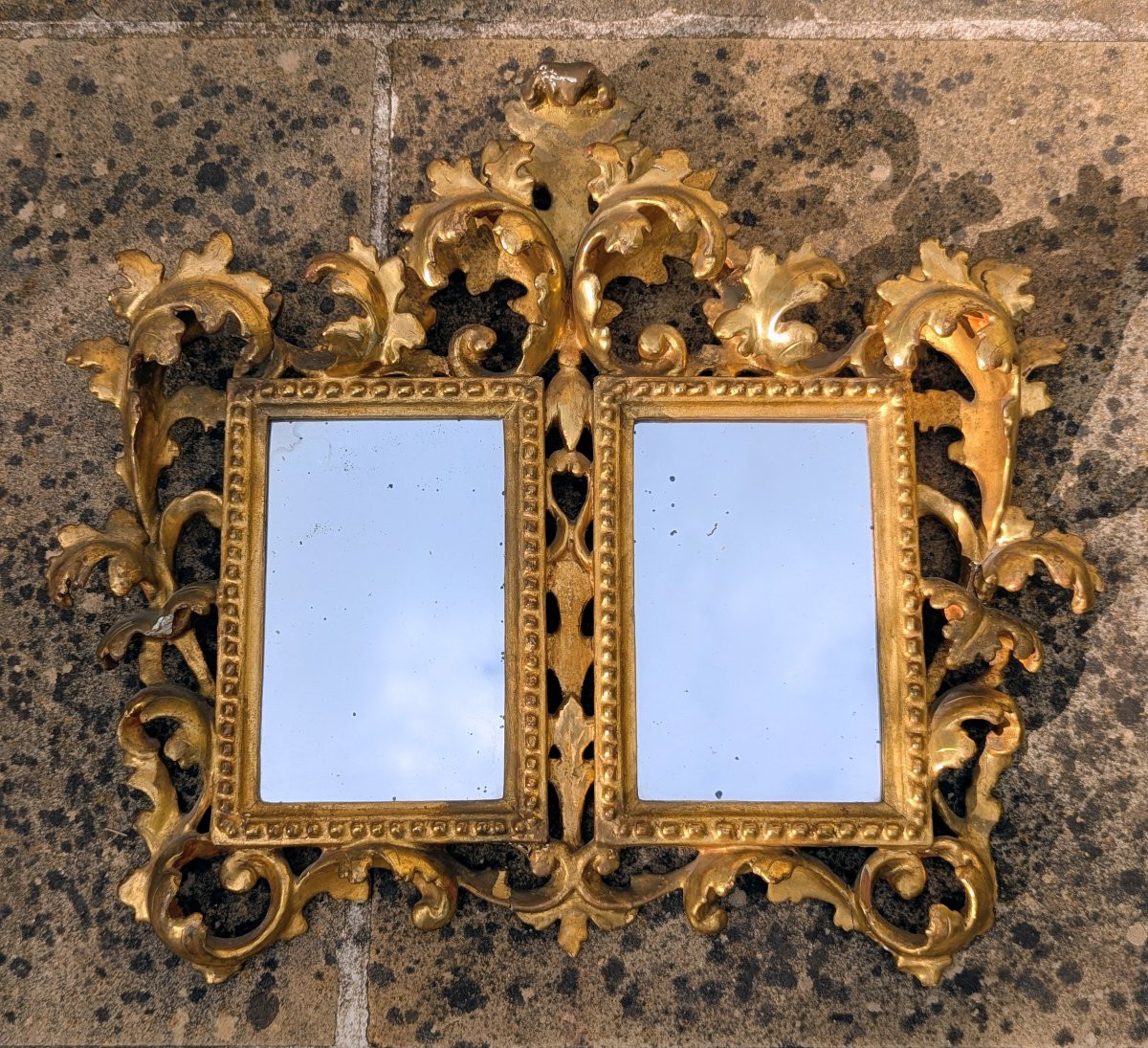 Cadre italien en bois sculpté et doré avec double miroir -photo-2