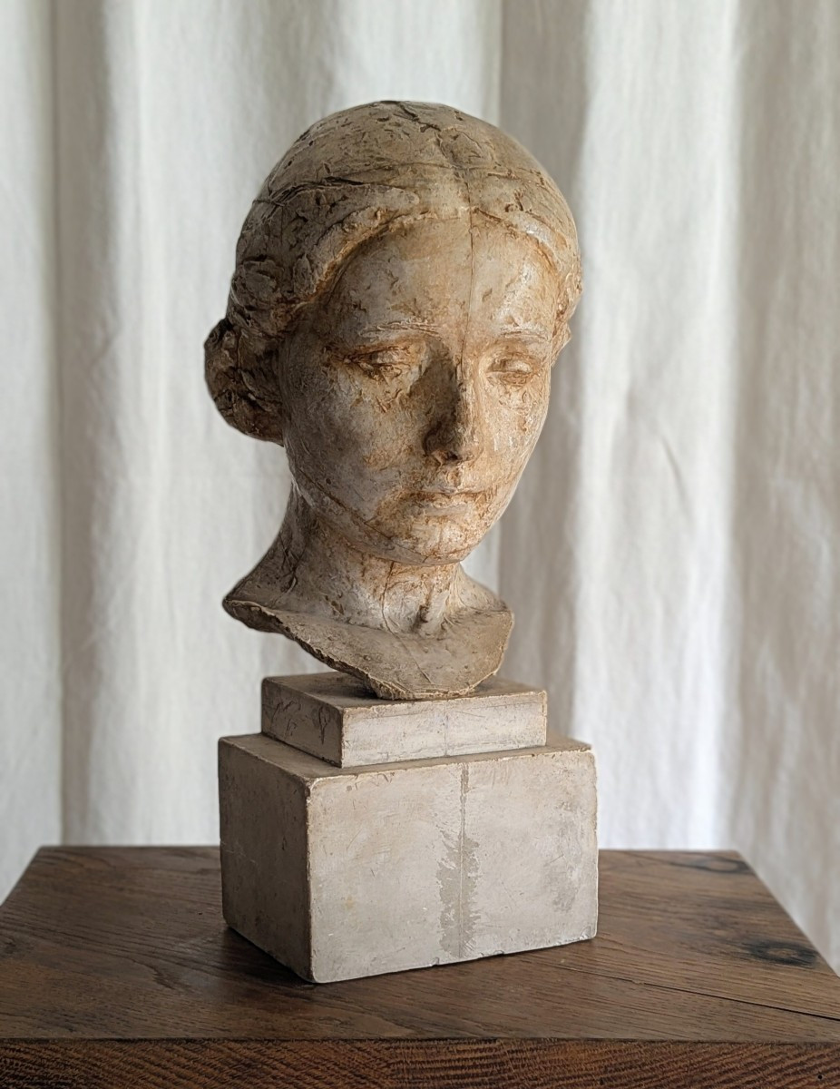 Buste de femme signé Georges Halbout daté 1922