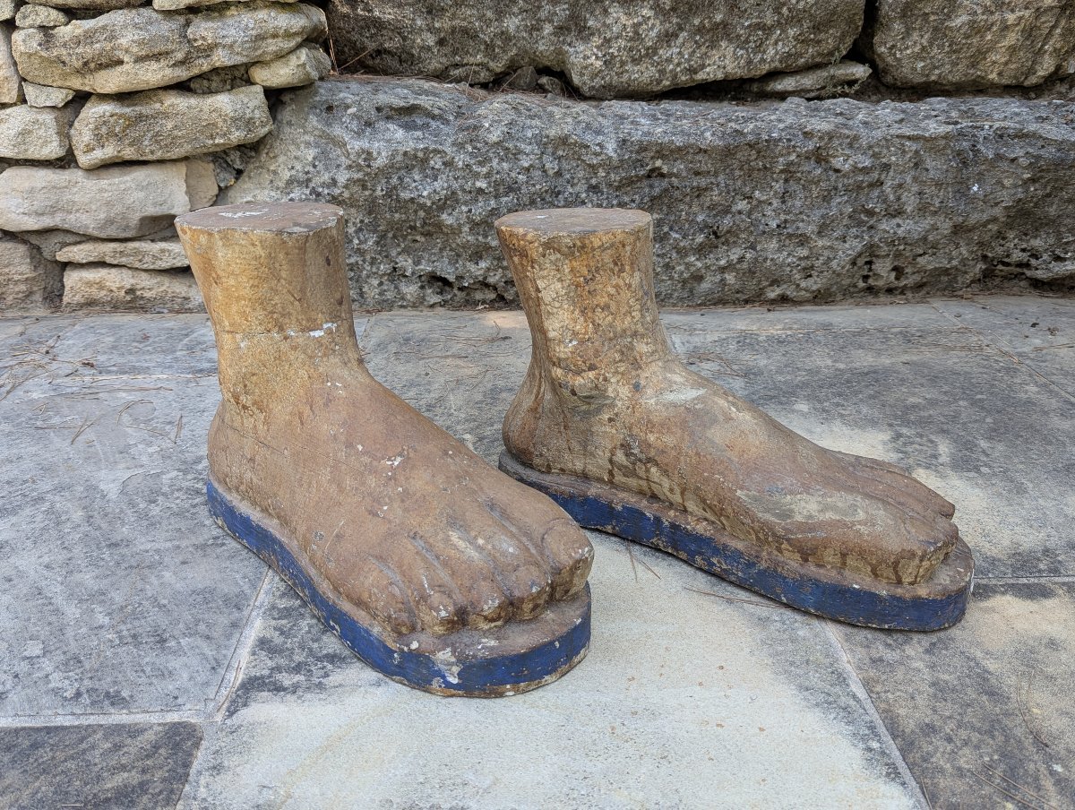 2 importants pieds en bois patinés. Dans l'esprit des ex-voto anatomiques -photo-2
