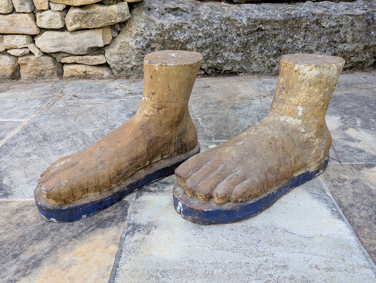 2 importants pieds en bois patinés. Dans l'esprit des ex-voto anatomiques -photo-3