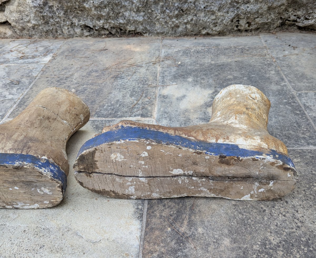 2 importants pieds en bois patinés. Dans l'esprit des ex-voto anatomiques -photo-1
