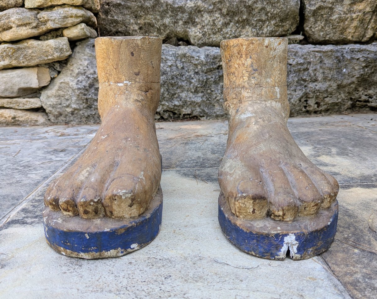 2 importants pieds en bois patinés. Dans l'esprit des ex-voto anatomiques -photo-5