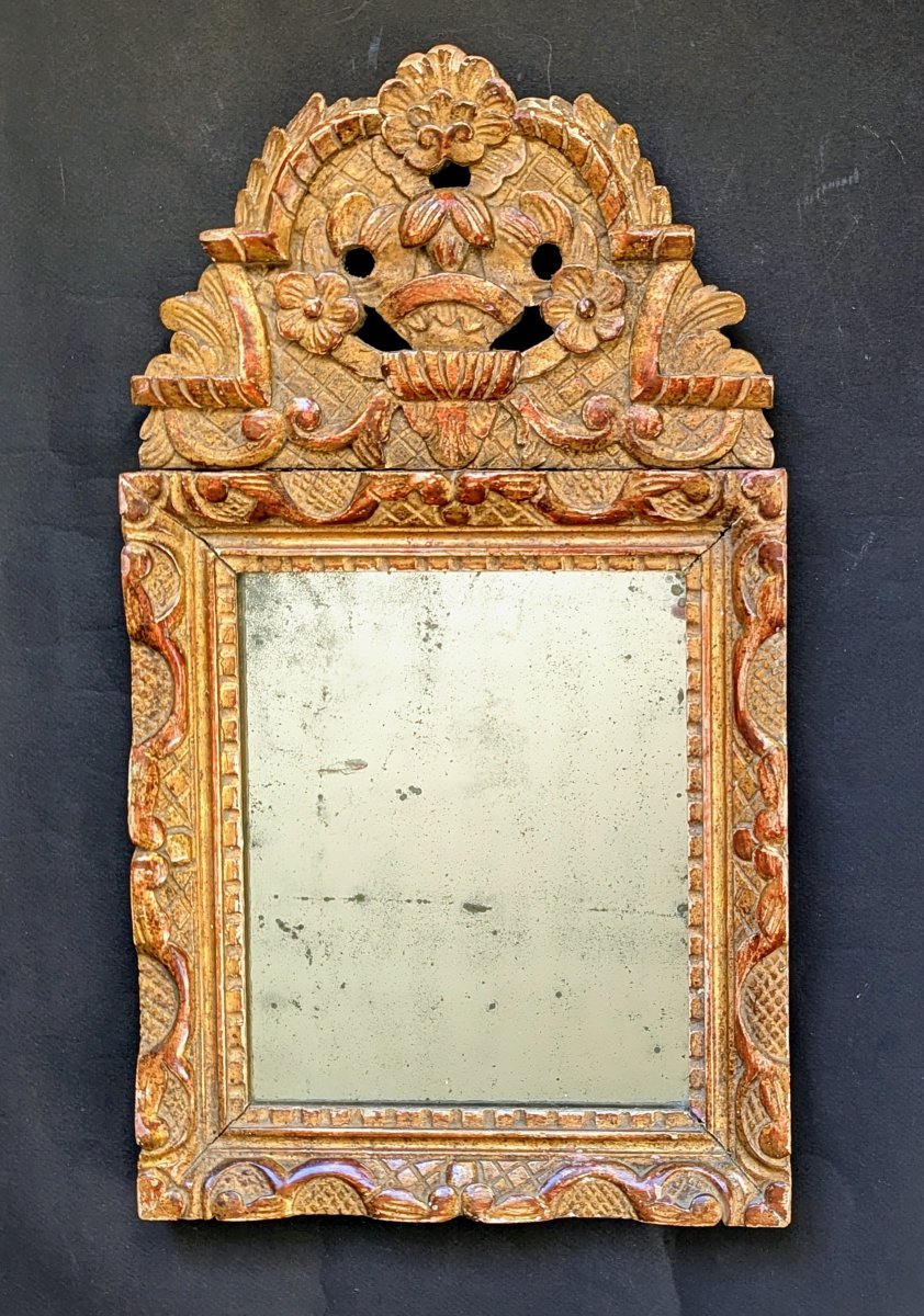 Petit miroir en bois sculpté et doré de style regence.-photo-2