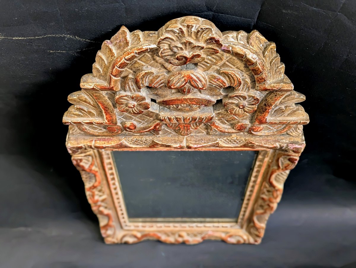 Petit miroir en bois sculpté et doré de style regence.-photo-6