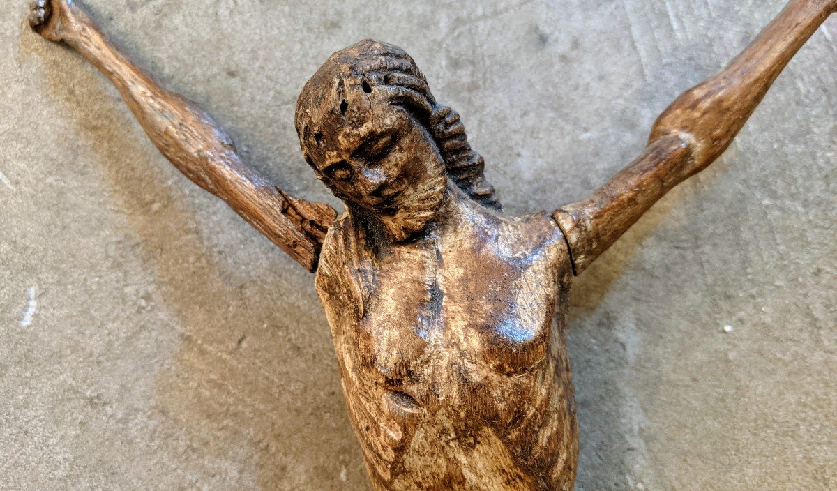 Christ en bois sculpté