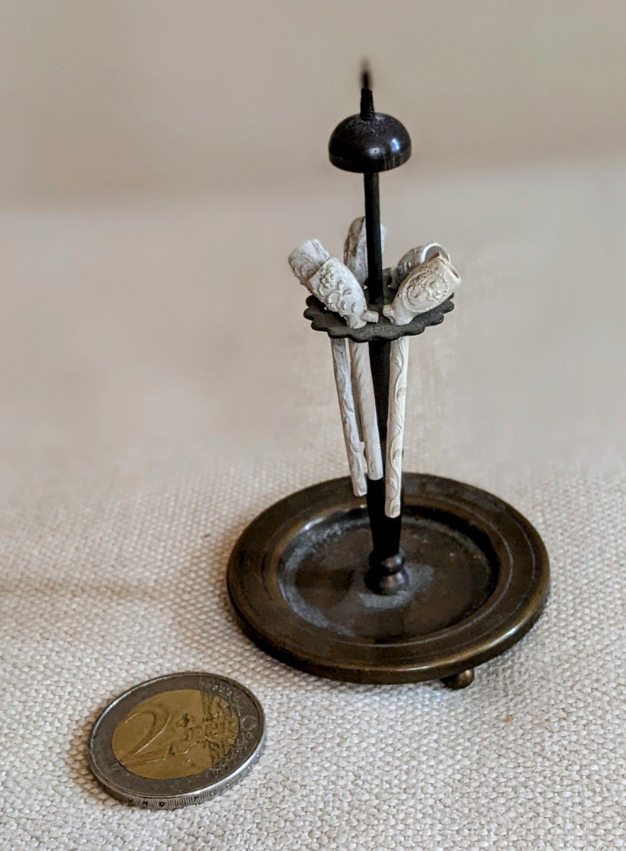 Miniature Pipe Holder-photo-1