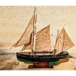 Sailboat Model. Alcione Granville