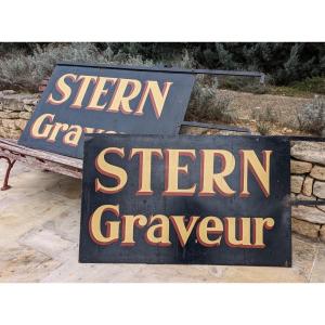 Paire de grandes enseignes Stern Graveur Paris