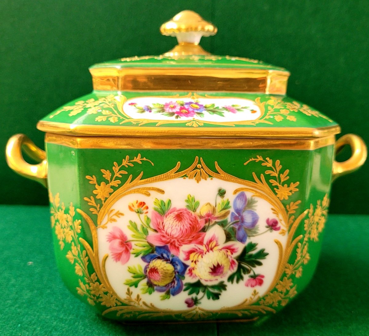 SUCRIER-PORCELAINE DE PARIS-JACOB PETIT-D&Eacute;COR FLORAL-DORURE-VERS 1830-NON SIGN&Eacute;-photo-1