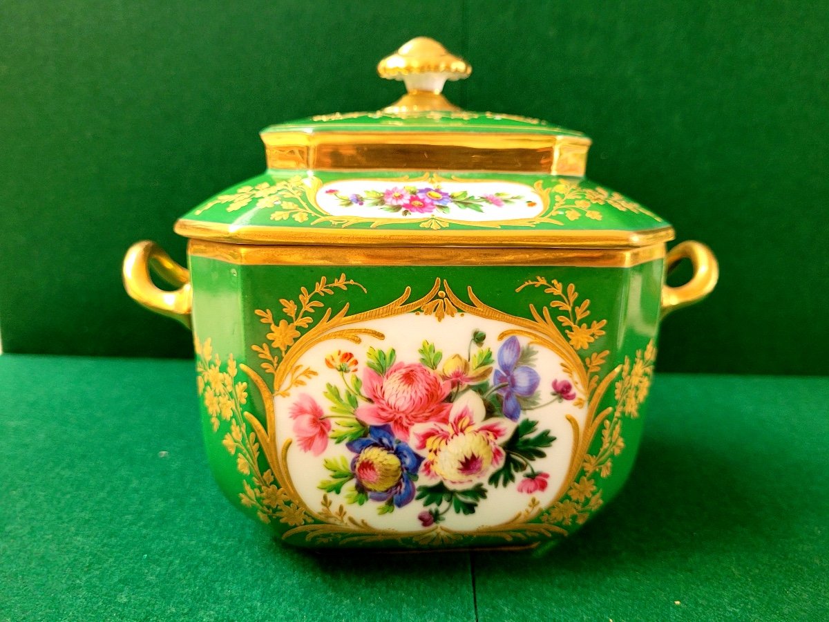 SUCRIER-PORCELAINE DE PARIS-JACOB PETIT-D&Eacute;COR FLORAL-DORURE-VERS 1830-NON SIGN&Eacute;
