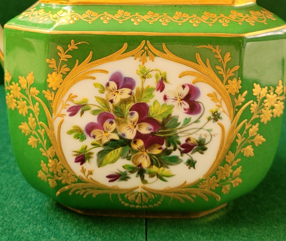 POT &Agrave; LAIT-PORCELAINE-JACOB PETIT-PARIS-D&Eacute;COR FLORAL-DORURE-VERS 1830-NON SIGN&Eacute;-photo-2