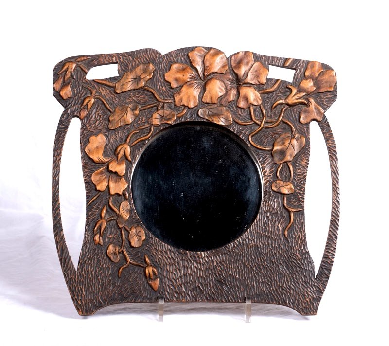 France C. 1900 - Miroir Art Nouveau Dans Un Cadre En Bois Sculpté à Décor De Fleurs