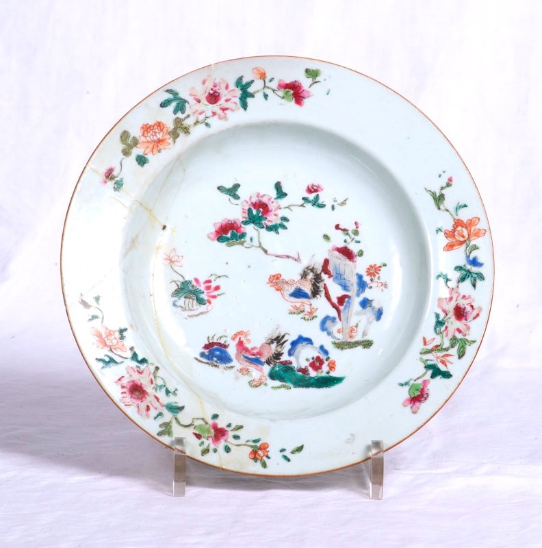 China, 18th Century - Qianlong Period (1736-1795) - Porcelain Plate From The Rose Family