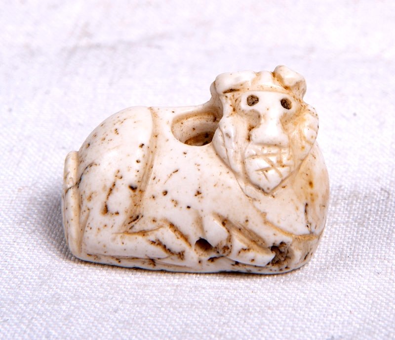 Uruk C. 3500 Avant J.-c. - Amulette Mésopotamienne Figurant Un Animal En Pierre Blanche