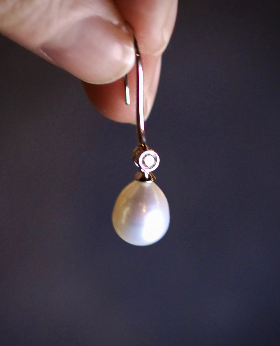 18k White Gold, Diamond And Oblong Pearl Drop Earrings-photo-2