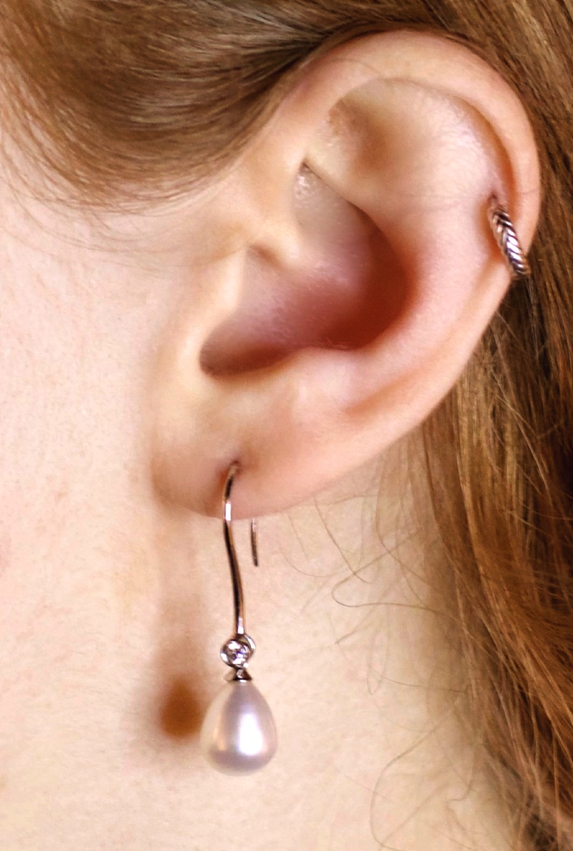18k White Gold, Diamond And Oblong Pearl Drop Earrings-photo-3