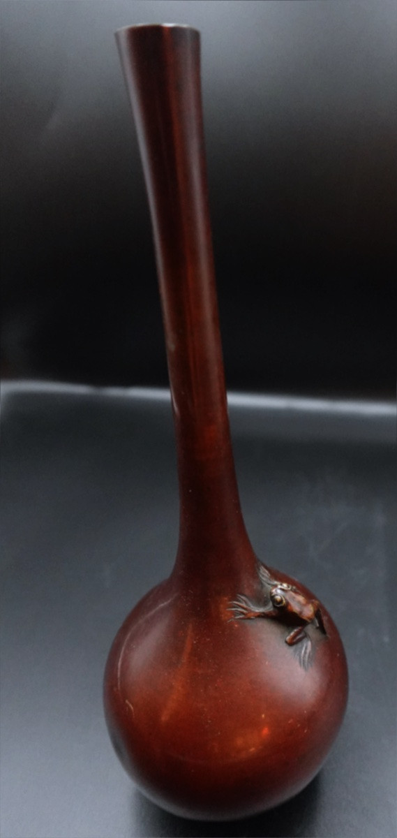 Japon, époque Shōwa  - Vase soliflore en bronze figurant une grenouille-photo-3