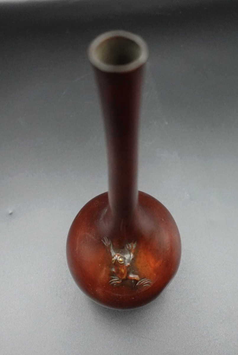 Japon, époque Shōwa  - Vase soliflore en bronze figurant une grenouille-photo-4