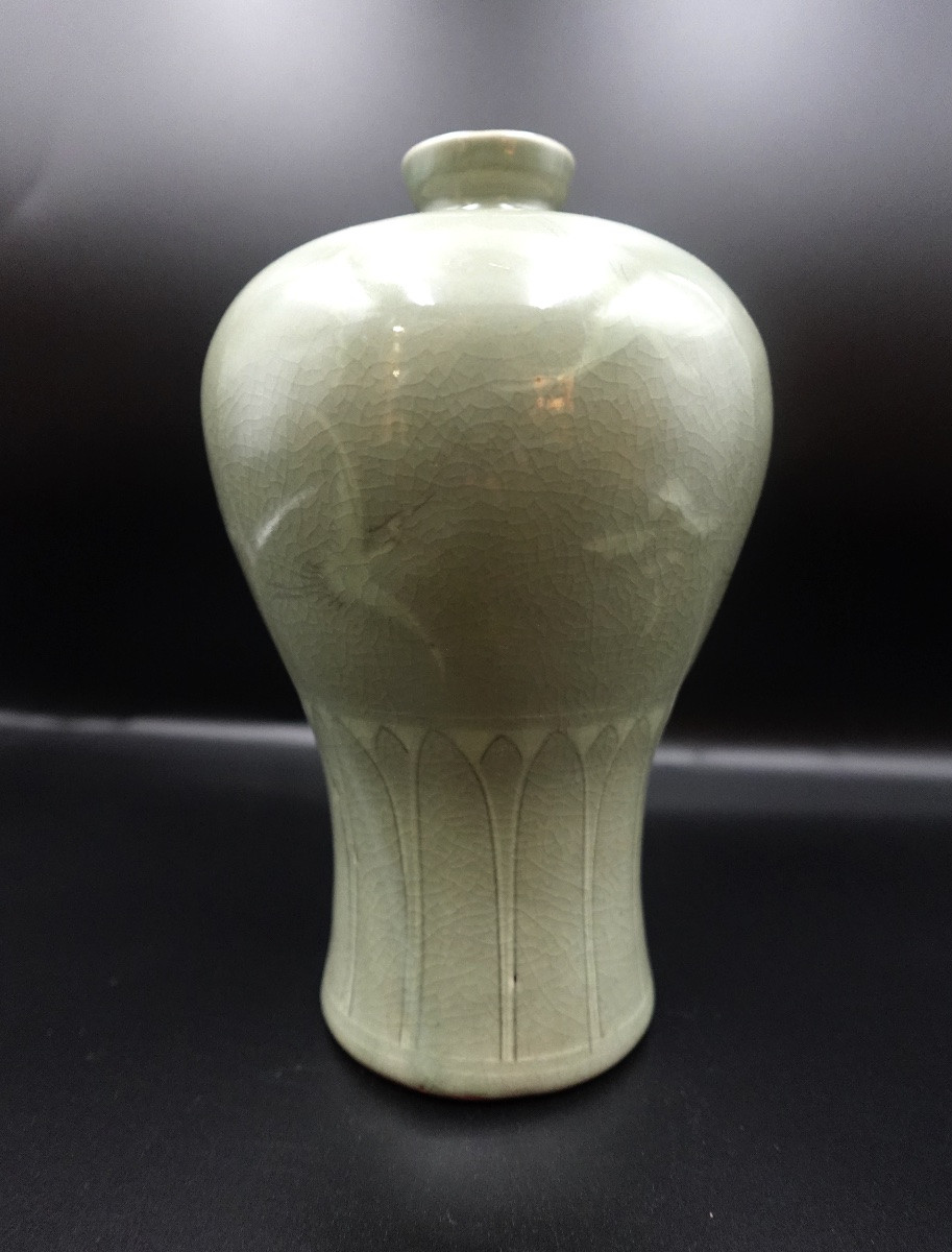 Vase coréen en grès céladon décoré de hérons-photo-1
